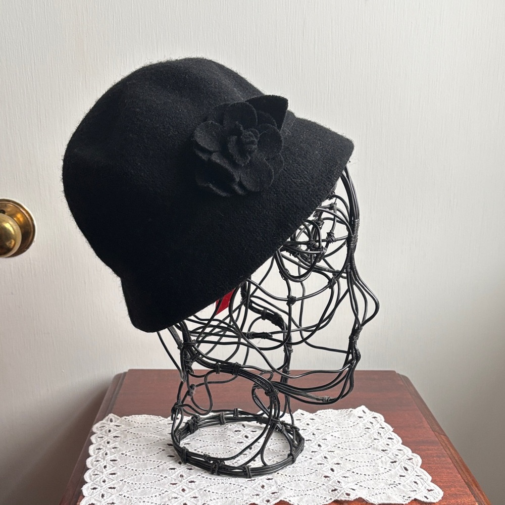 Vintage Black Cloche Hat with Floral Accent Foldable unformed OS